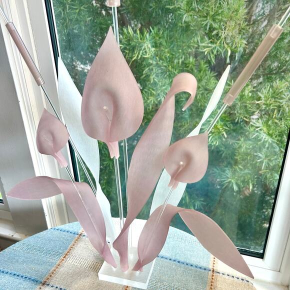 Vintage Lucite Calla Lily Sculpture with Pink and White Petals 24.5” - Picture 13 of 16